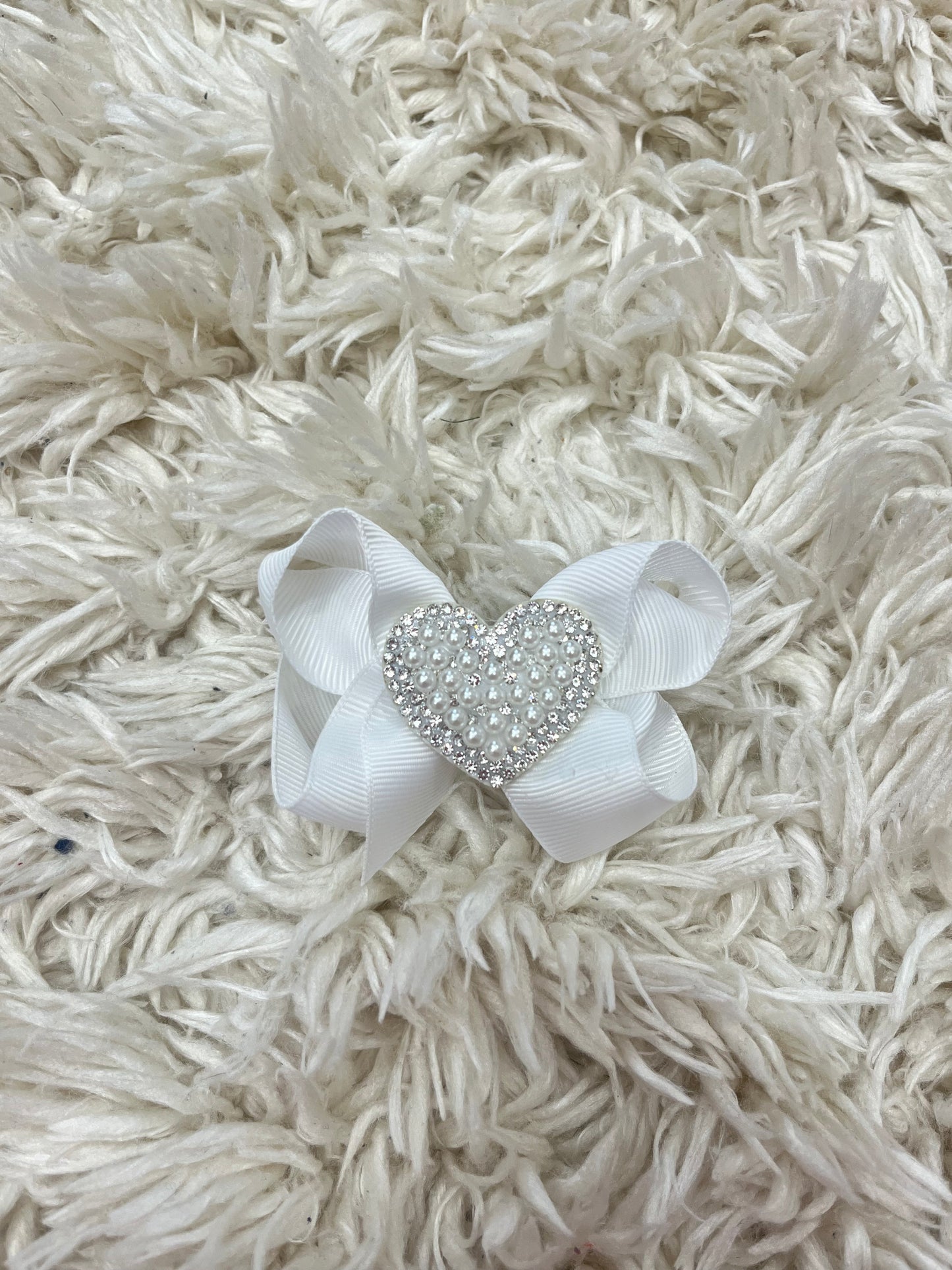 Mini White Pearl Valentines Bow π€