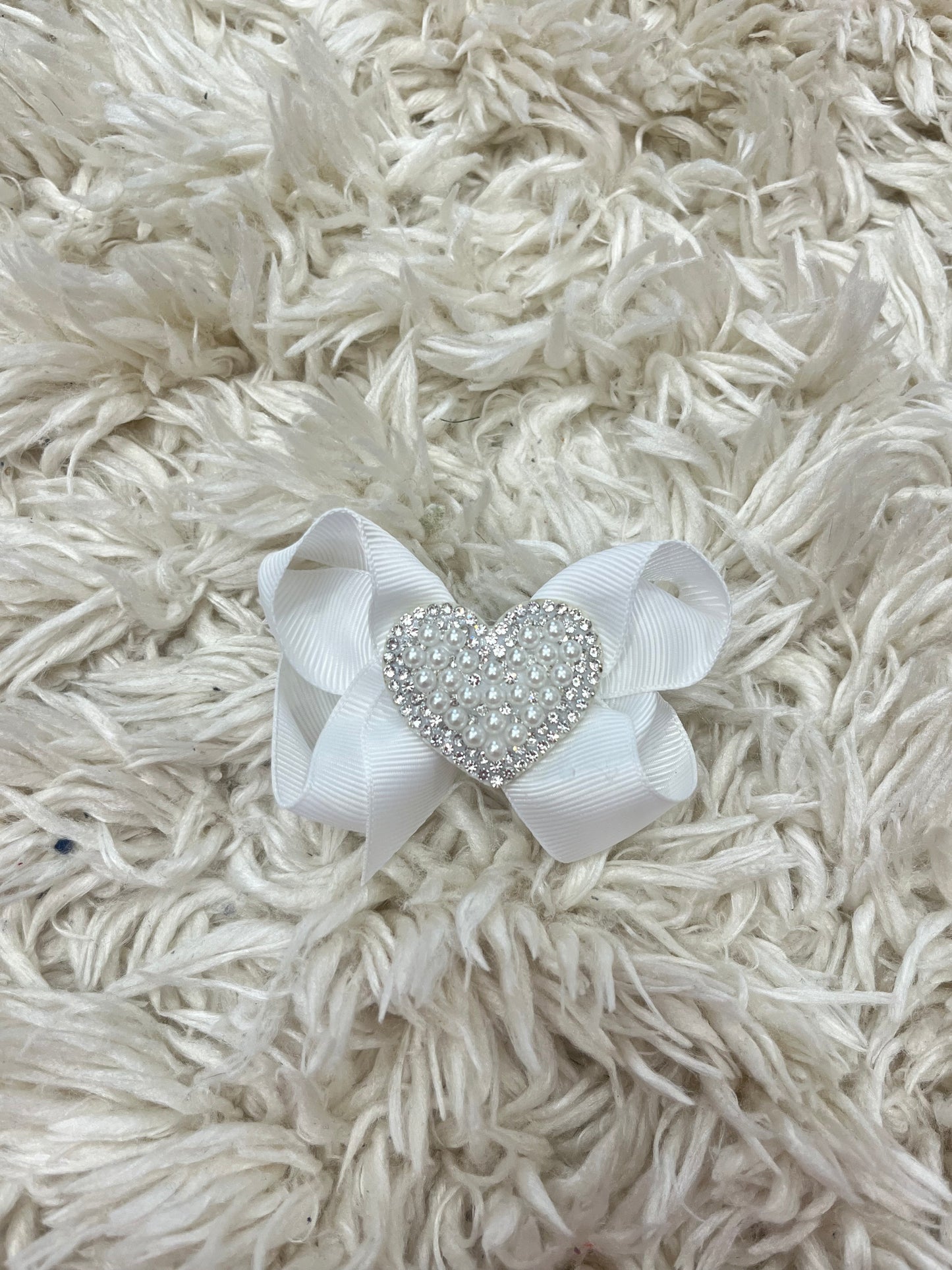 Mini White Pearl Valentines Bow 🤍