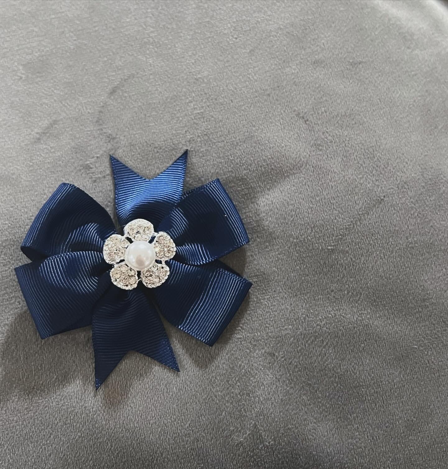 Mini Broach Bows 🤍