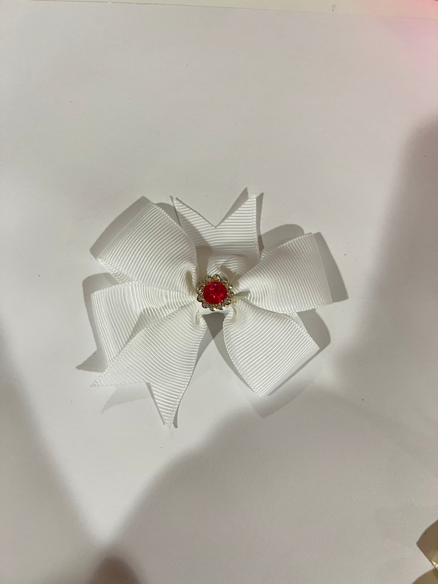 Mini Gem Bow 🤍