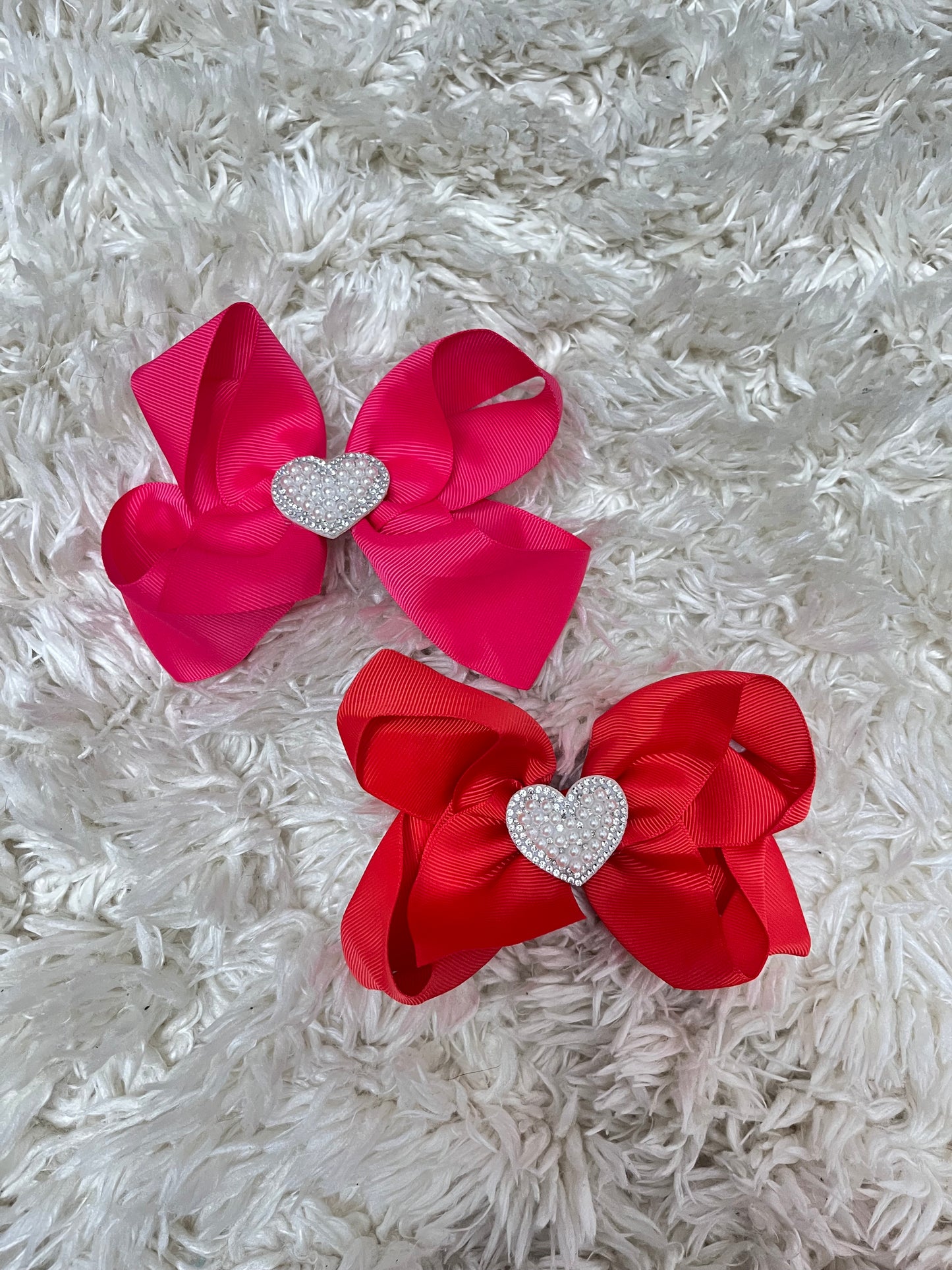 Large Pearl Valentines Bow ❣️