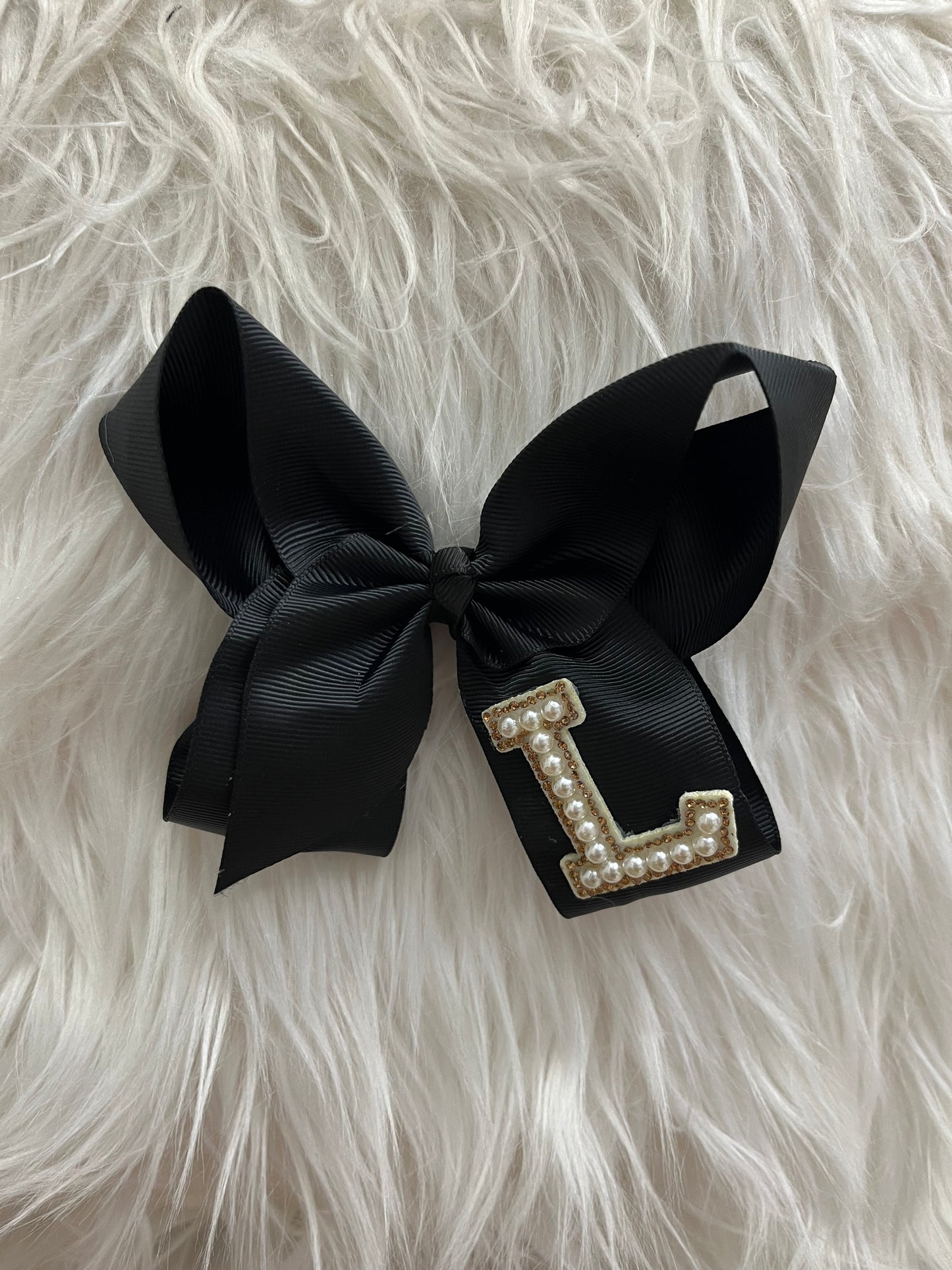 Large Pearl Intial Bow- LETTER L