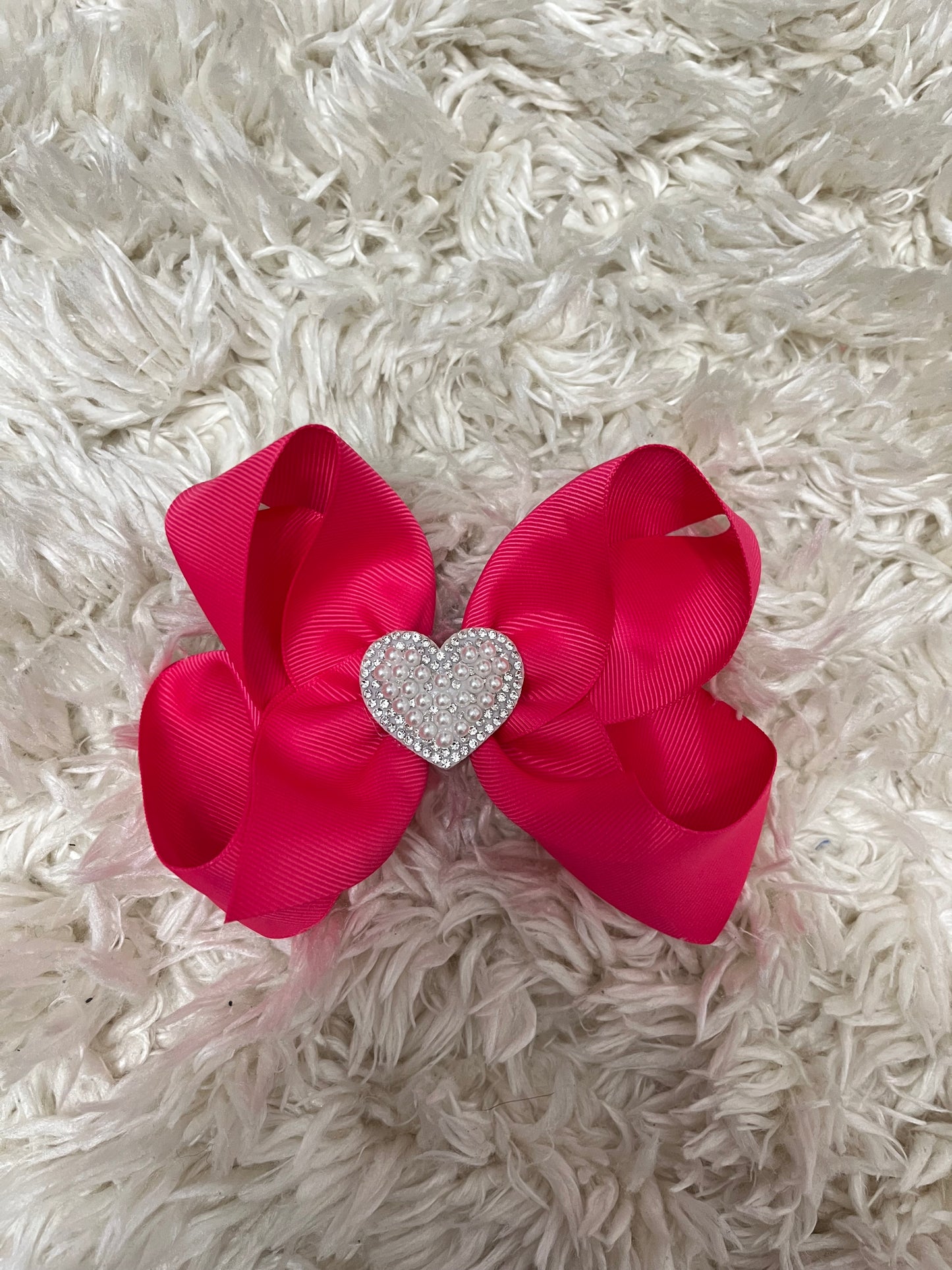 Large Pearl Valentines Bow ❣️