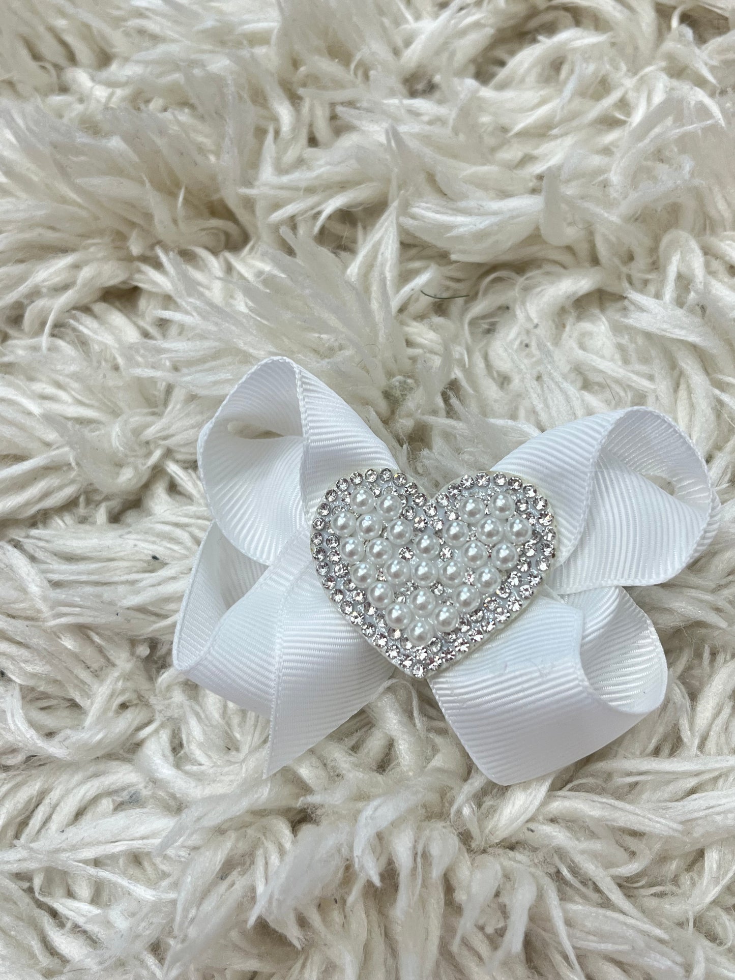 Mini White Pearl Valentines Bow 🤍