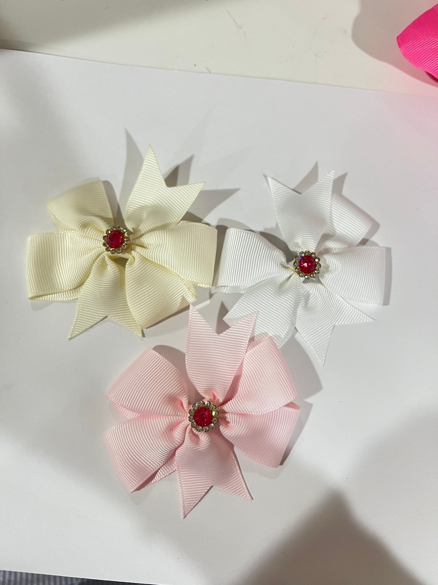 Mini Gem Bow 🤍