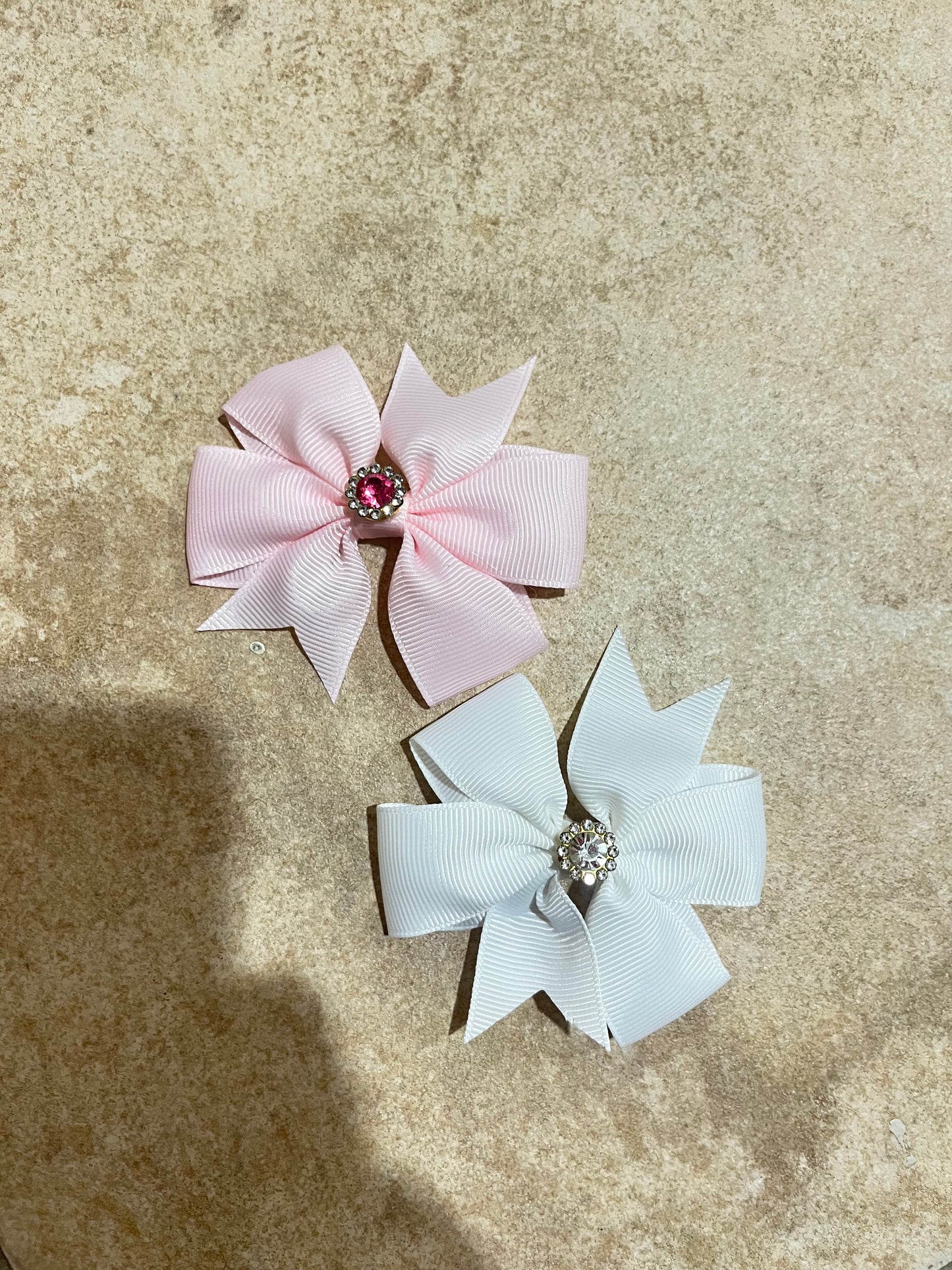 Mini Gem Bow 🤍