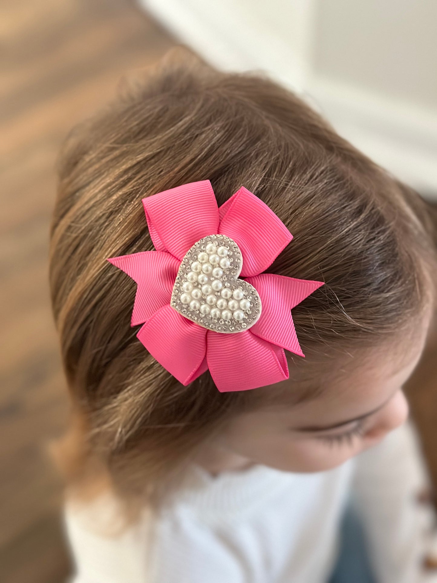 Mini Pearl Valentines Bow 💗